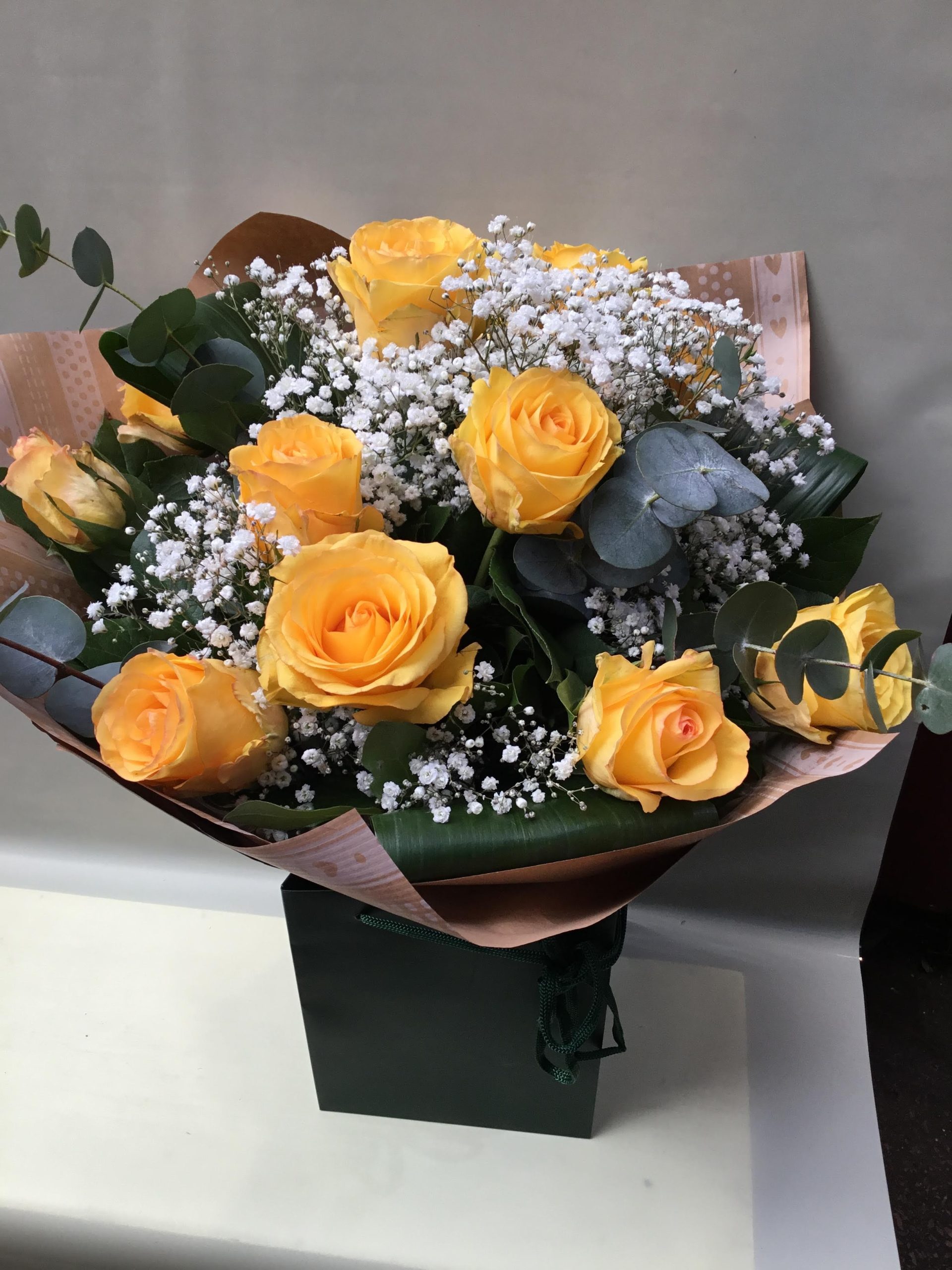 Valentines-Day-Yellow-Roses-Market-Flowers